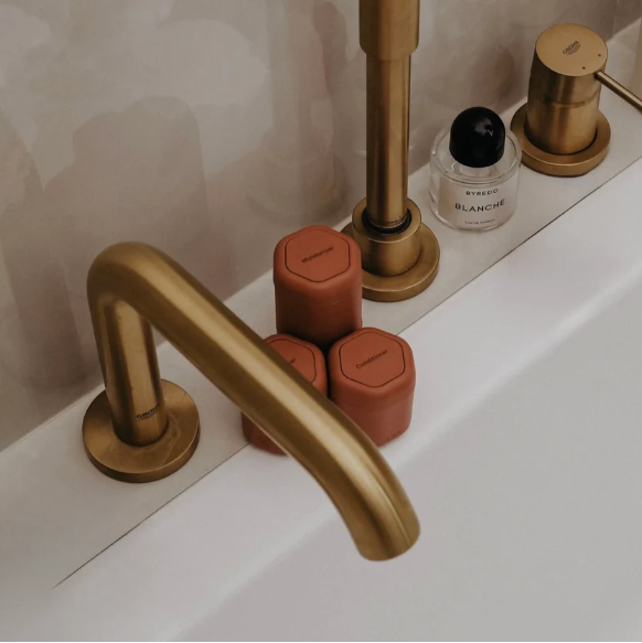 Magnetic Travel Containers